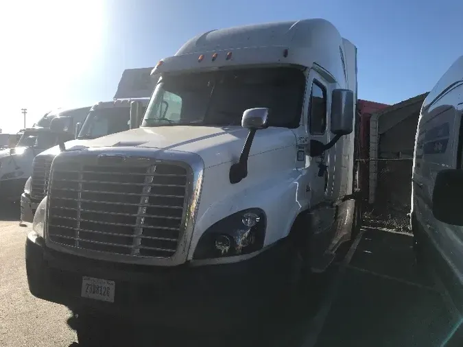 2016 FREIGHTLINER X12564ST