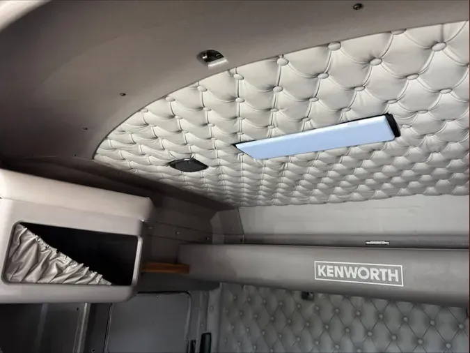 2023 Kenworth W900