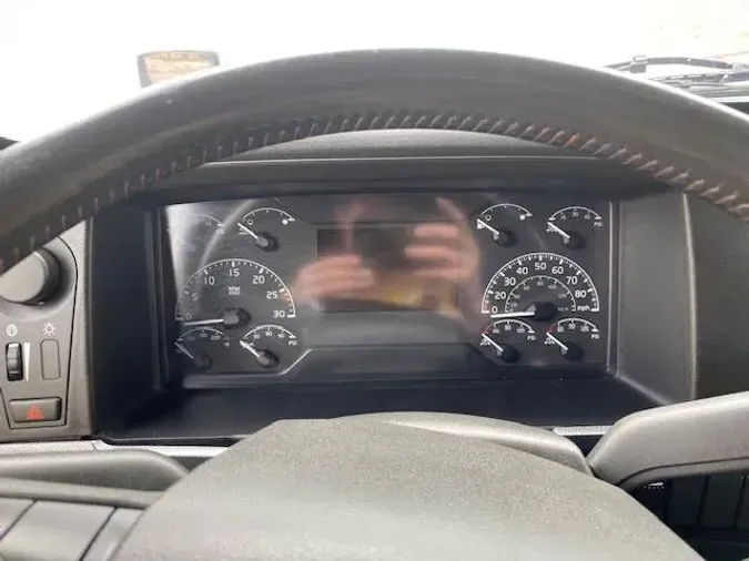 2022 Volvo VNL64T760