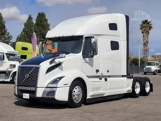 2023 VOLVO VNL64T760