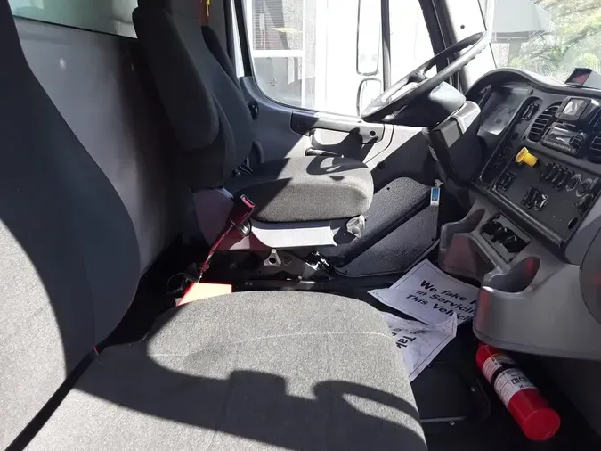 2022 FREIGHTLINER/MERCEDES M2 106