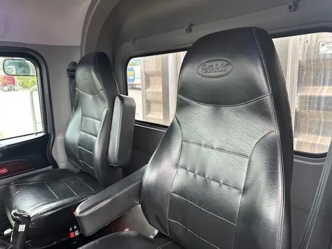 2021 Peterbilt 389