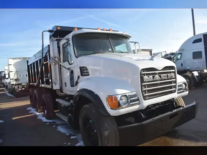 2005 MACK GRANITE CV713