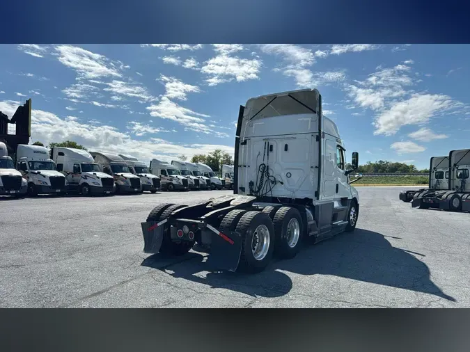 2022 Freightliner Cascadia 126