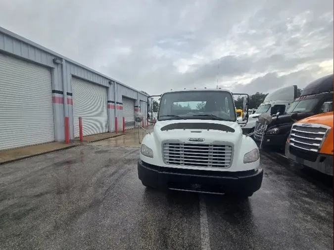 2021 FREIGHTLINER M2 106