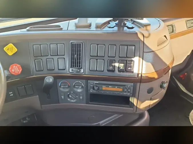 2014 VOLVO VNM42TRACTOR
