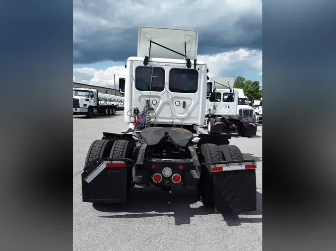 2020 FREIGHTLINER NEW CASCADIA 126