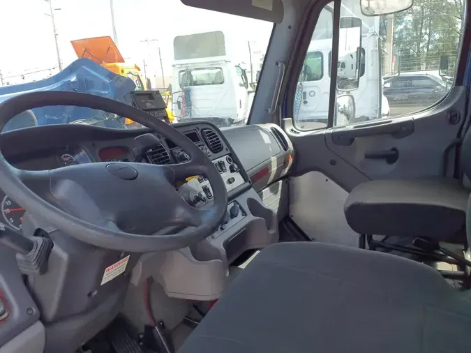 2014 FREIGHTLINER/MERCEDES M2 106