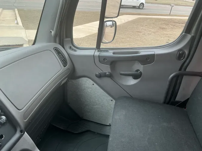 2019 FREIGHTLINER/MERCEDES M2 106