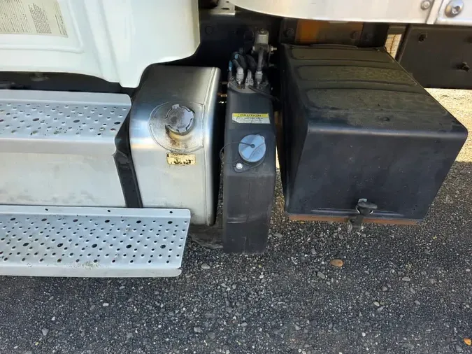 2018 FREIGHTLINER M2 106