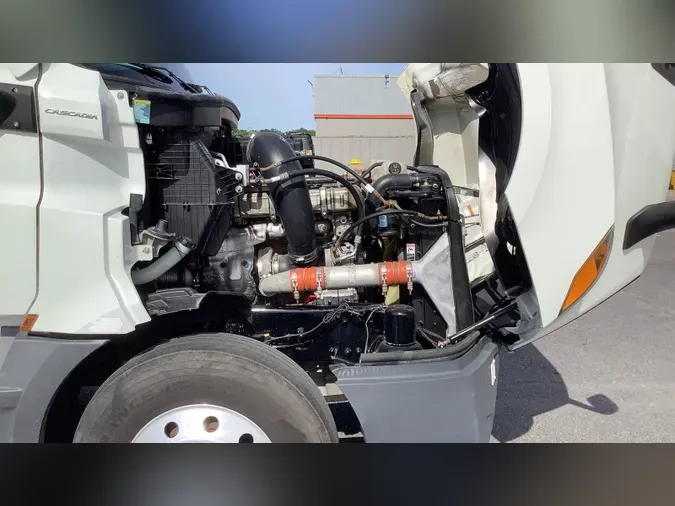 2021 Freightliner Cascadia 126