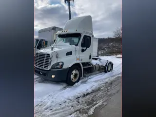 2016 Freightliner CASCADIA 113