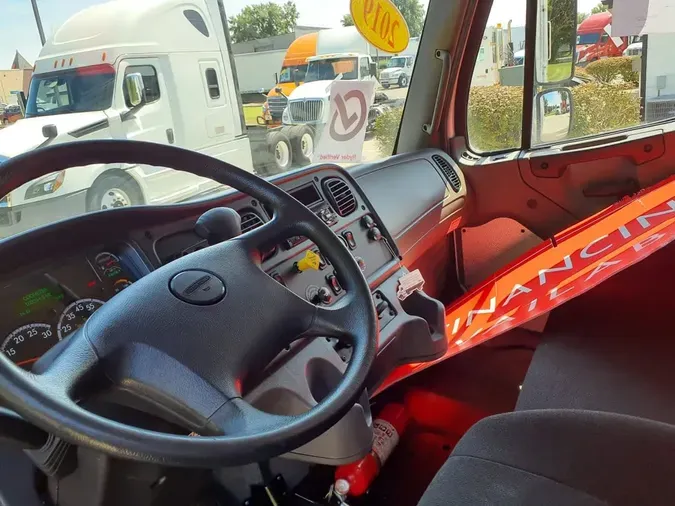 2019 FREIGHTLINER M2 106