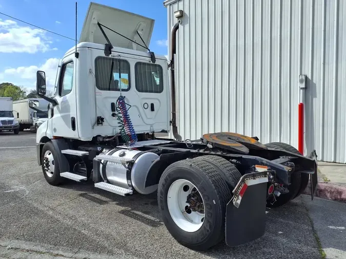 2020 FREIGHTLINER/MERCEDES NEW CASCADIA 116d828c1e956bf0b458c170ea7ed738500