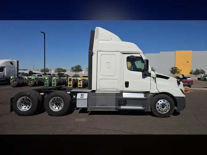 2022 Freightliner Cascadia 126d82b78dce78ed33a5a69e97249b11248