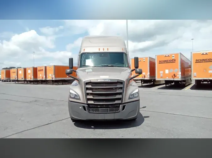 2025 Freightliner Cascadia 126d82d6776ea83be6b8a2bdef06ed52d05