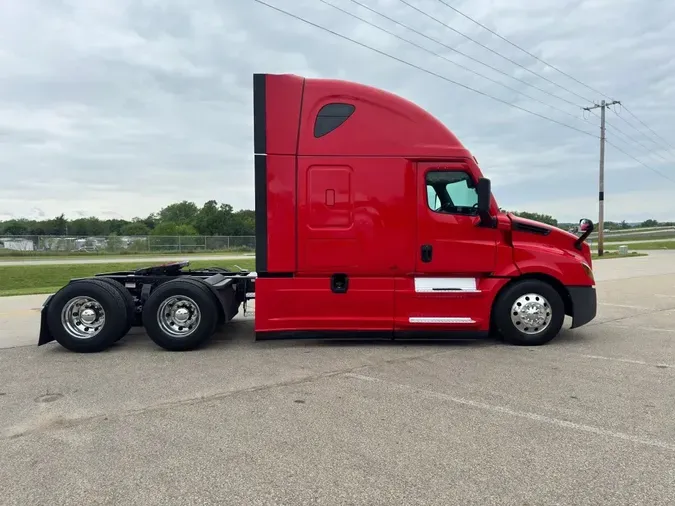 2022 FREIGHTLINER Cascadia 126d8324d6220a8a7b00af17df0fec66b50