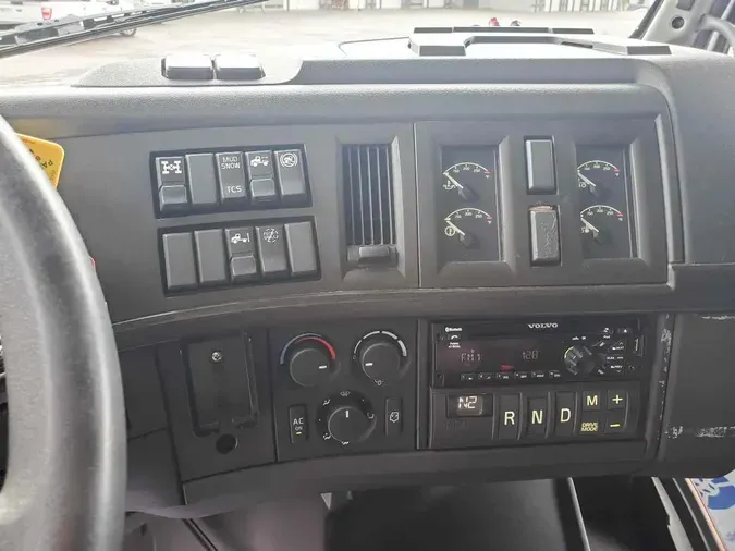 2021 VOLVO VNL64T740