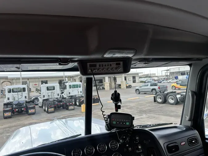 2019 Peterbilt 389