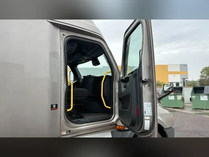 2025 Freightliner Cascadia 126