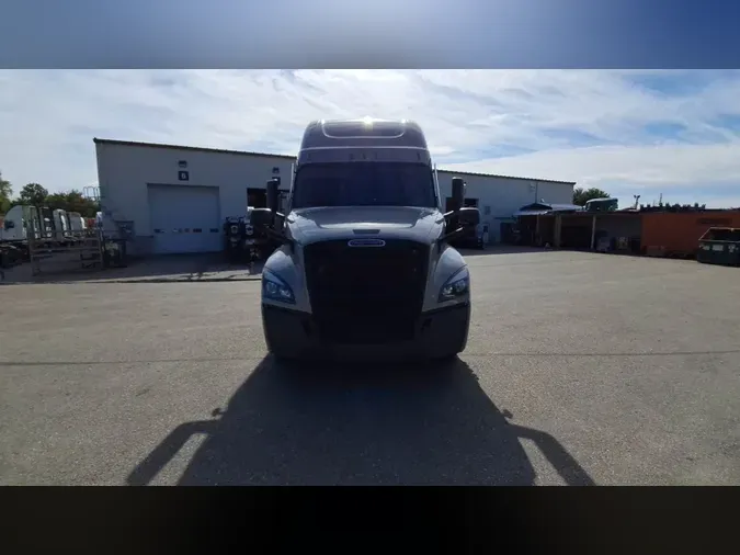 2023 Freightliner Cascadia 126