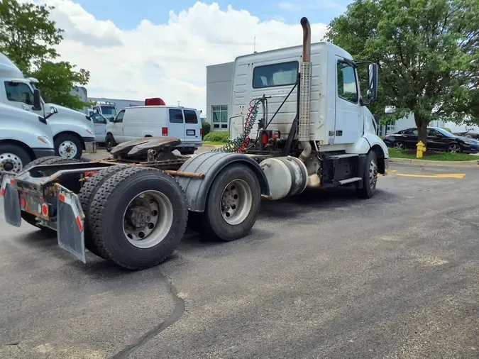 2019 VOLVO VNL64T-300
