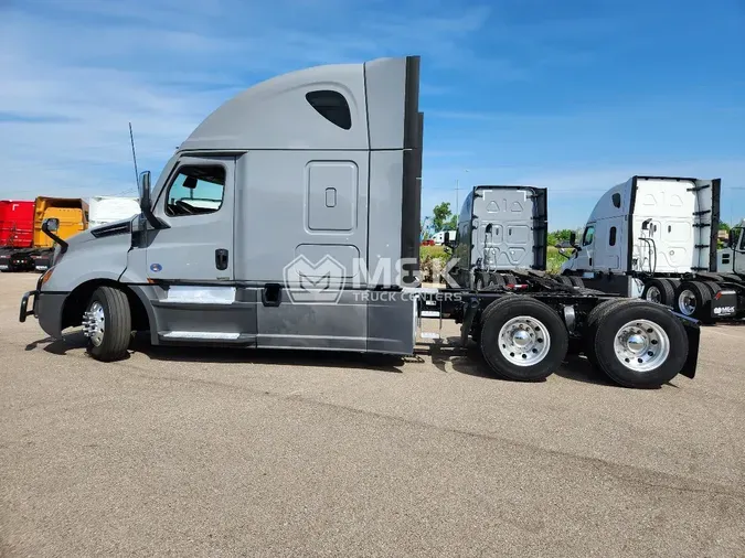 2022 FREIGHTLINER Cascadia 126