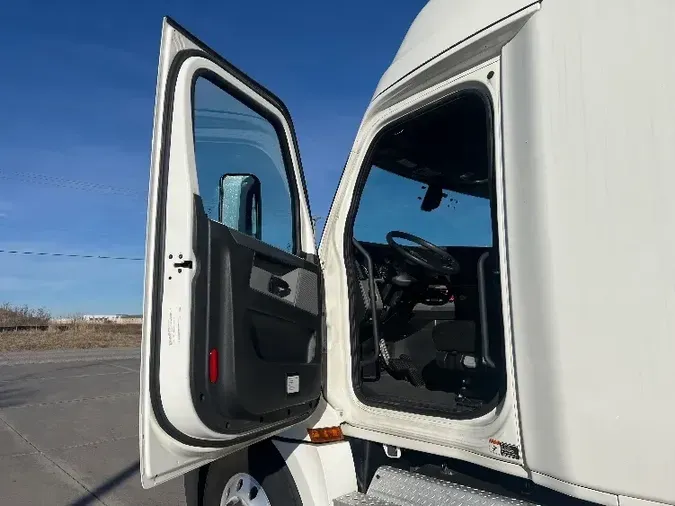 2020 Freightliner T12662ST