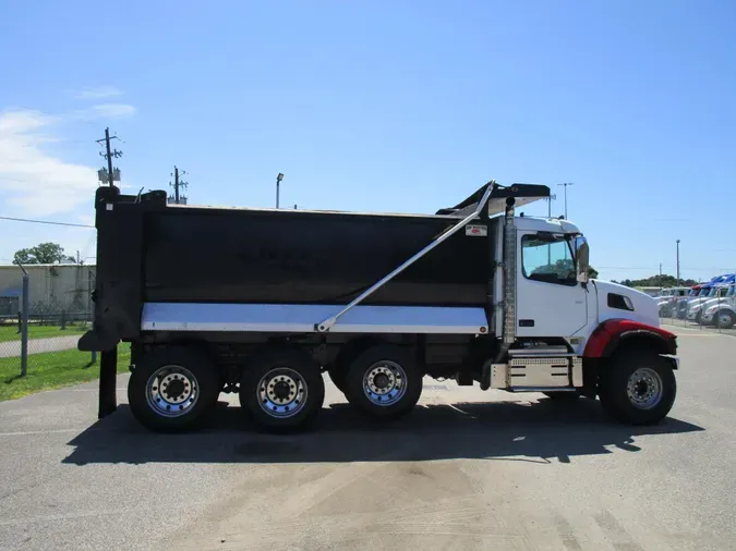 2022 Volvo VHD