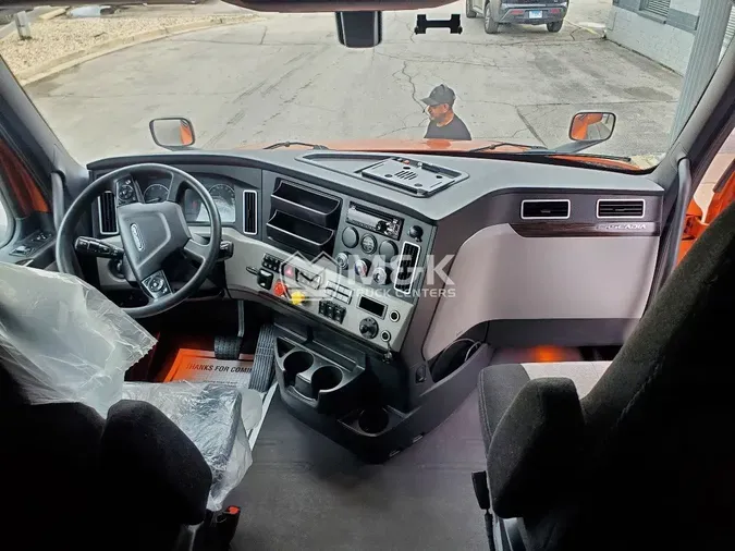 2020 FREIGHTLINER Cascadia 126