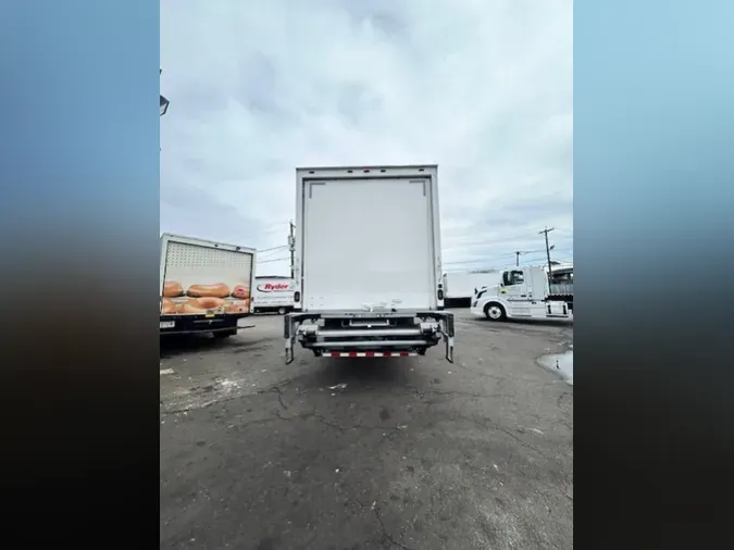 2018 FREIGHTLINER/MERCEDES M2 106