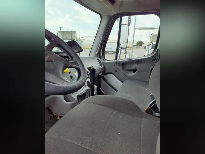 2017 FREIGHTLINER/MERCEDES M2 106