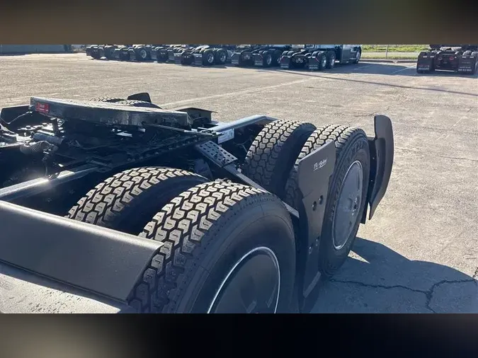 2022 FREIGHTLINER CA126