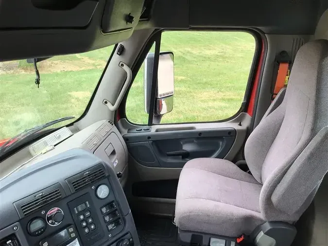 2019 FREIGHTLINER CASCADIA