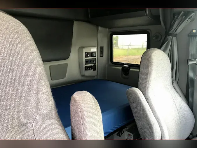 2022 INT LT625 6x4
