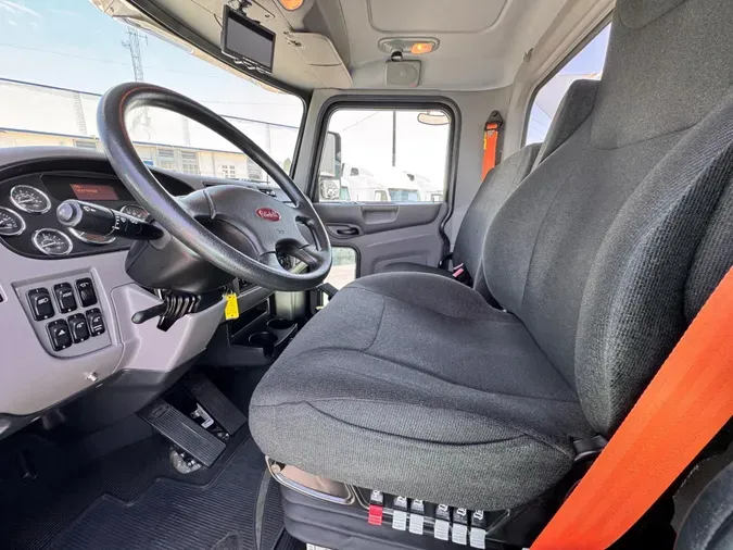 2021 Peterbilt 348
