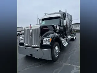 2025 Kenworth W990