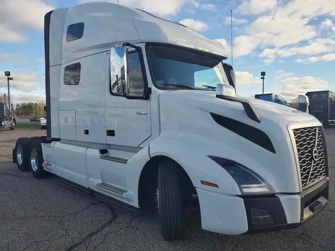 2024 VOLVO VNL64T760