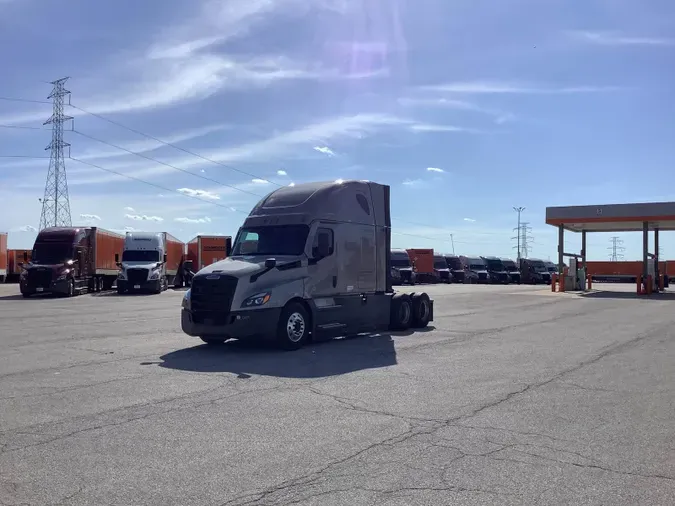 2024 Freightliner Cascadia 126