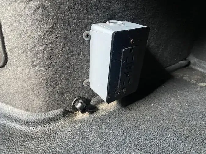 2023 Volvo VNR64T400