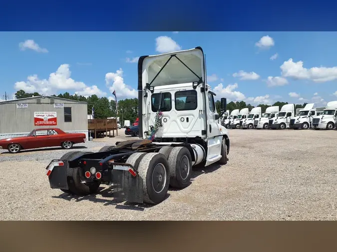 2020 FREIGHTLINER/MERCEDES CASCADIA 125