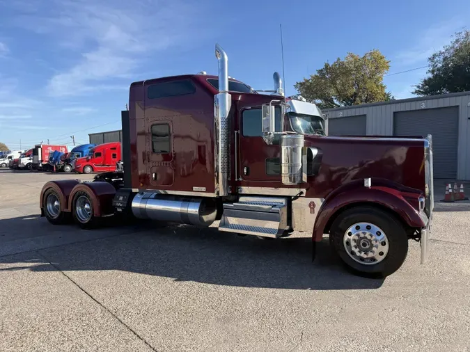 2021 Kenworth W900