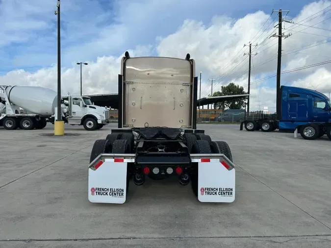 2022 Kenworth W900L