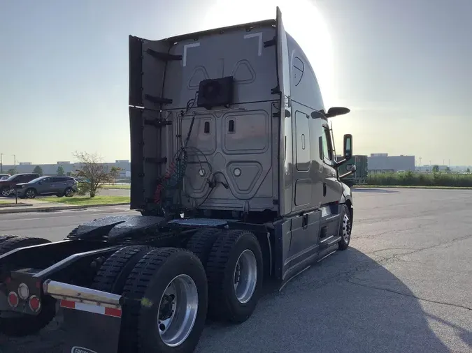 2022 Freightliner Cascadia 126
