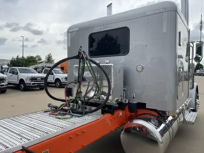 2022 Peterbilt 389