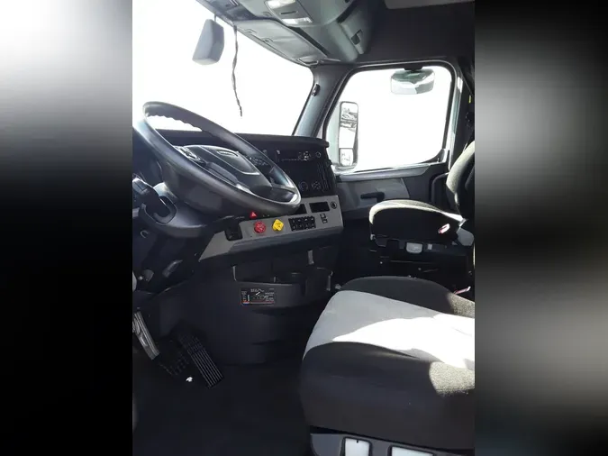 2019 FREIGHTLINER PT126064ST