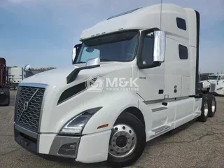 2023 VOLVO VNL64T760