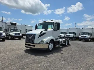 2019 VOLVO VNL64T-300