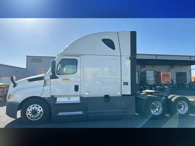 2021 Freightliner Cascadia 126
