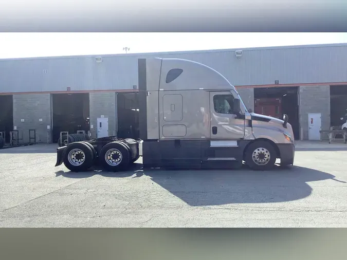 2022 Freightliner Cascadia 126